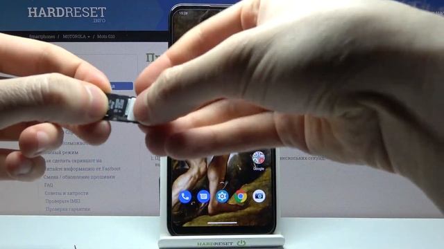 Установка SIM-карты и карты в памяти в Motorola Moto G10. Как открыть слот симки и флешки? смотреть онлайн