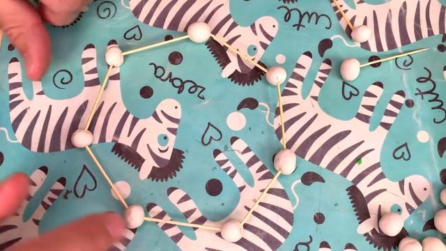 Крошкитерешки делают снежную крепость из пластилина и зубочисток. Адвент календарь смотреть онлайн