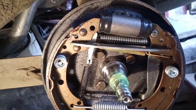 Audi 80 - Меняем задние подшипники. Колодки. Цапфы. Часть 5. смотреть онлайн