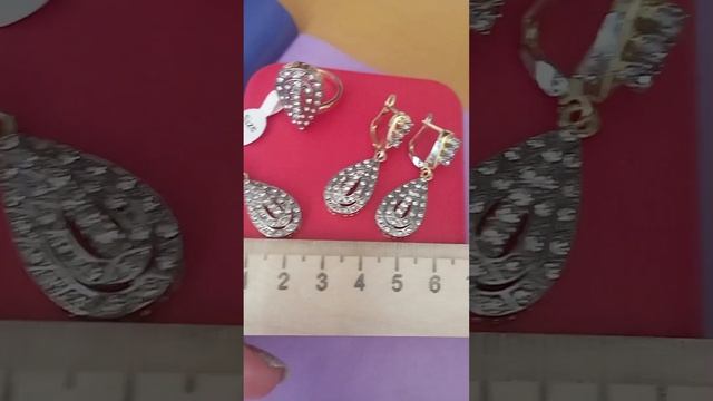 Комплект ,,Капля" под бриллианты и жёлтое золото 750 пробы .цена 1700 рублей смотреть онлайн