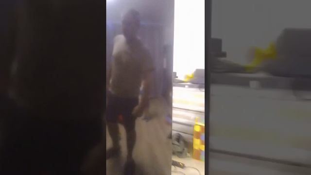 Видео от пользователя ИБП APC 1000 от тяговых АКБ Ниссан Лиф + запуск холодильника смотреть онлайн