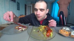 МУКБАНГ КАРТОШКА ЖАРЕНАЯ С ТУШЕНКОЙ / БУТЕРБРОДЫ С МАСЛОМ  / САЛАТ / ОБЖОР / EATING Mukbang ASMR