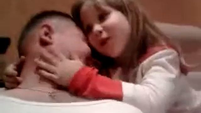 Дочка разговаривает с папой))) смотреть онлайн