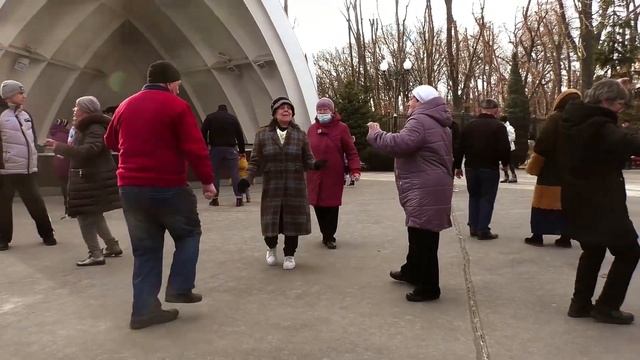 Ягода малинка!!!Танцы в парке Горького,март 2021. смотреть онлайн