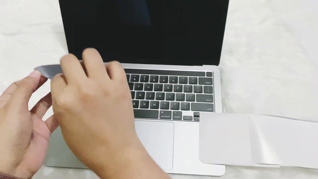 UNBOXING: 2020 MACBOOK PRO 13-INCH + ACCESSORIES смотреть онлайн