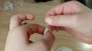 Двух сторонний прозрачный скотч, делаем из них шарики и квадратик