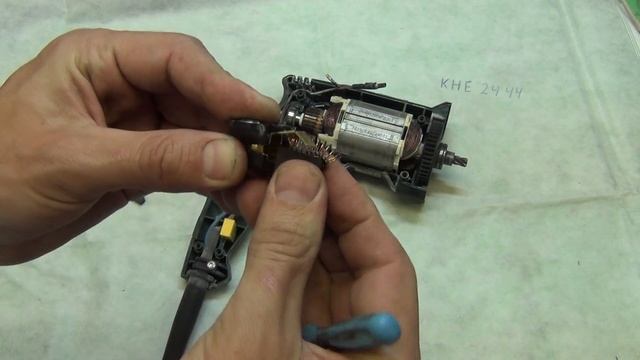 Замена щёток на METABO KHE 2444 смотреть онлайн