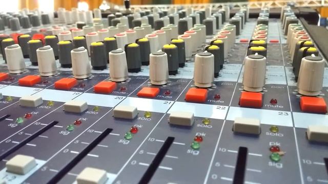 EURORACK PRO RX1202FX