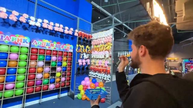 ХАЗЯЕВА УСТРОИЛИ УГАРНЫЕ СОРЕВНОВАНИЯ В ЛОХОТРОНАХ! смотреть онлайн