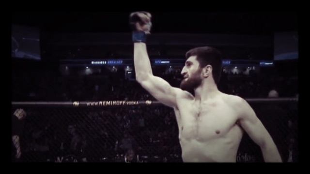 Магомед Анкалаев показал средний палец американским болельщикам смотреть онлайн