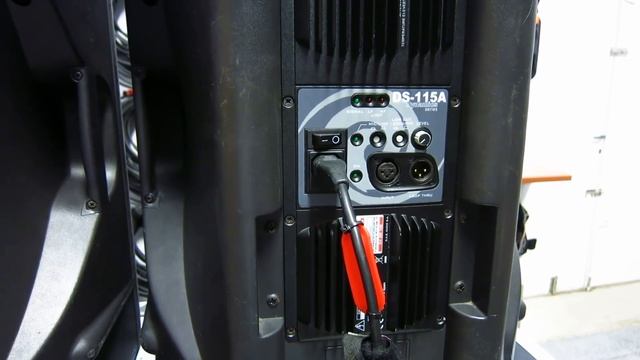 SISTEMAS AUTOAMPLIFICADOS - Los XLR IN y LOOP THRU están EN PARALELO - LINKAR en DAISY CHAIN смотреть онлайн