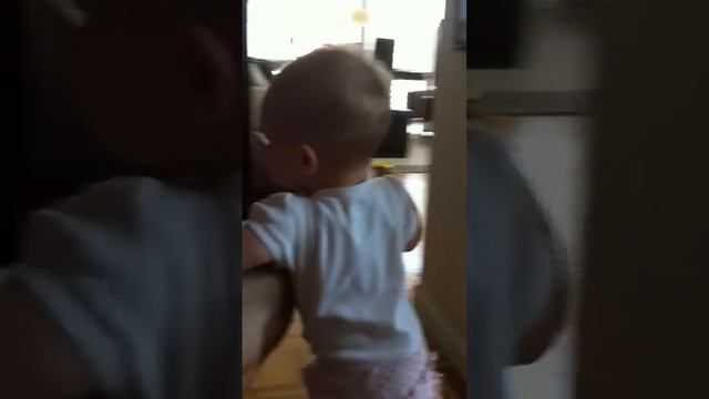 Elodie enjoys a stroll смотреть онлайн
