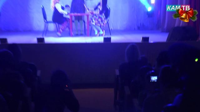 Восемьдесят воспитанников театральной студии «Вишневый сад» посвятили в актёры смотреть онлайн