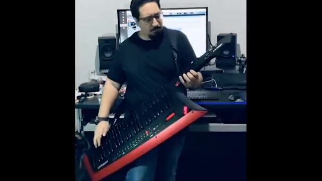 Coldplay Up & Up Guitar Solo Cover on a Keytar смотреть онлайн