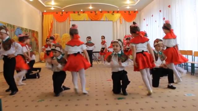 "Танец рябинок и орехов" Евтодьевой Аллы смотреть онлайн