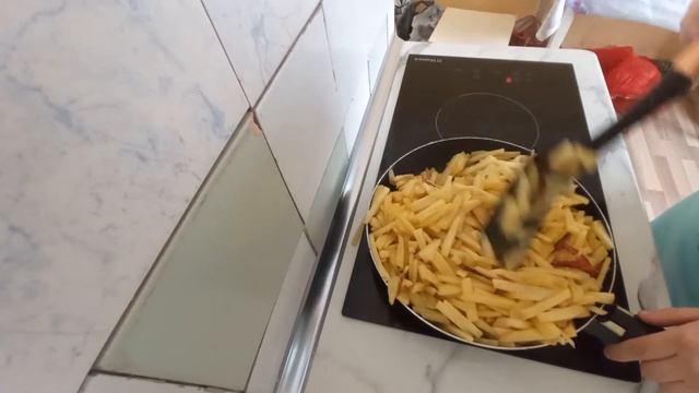 Жареная картошка с тушёнкой смотреть онлайн