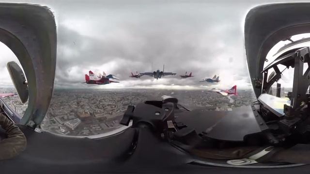 Видео 360  «Русские Витязи» пролетают над Москвой
