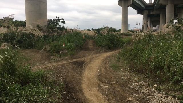 【越野練習 エンデューロトレーニング】 跳台－HONDA XR250 MD30 смотреть онлайн
