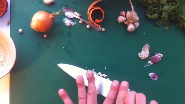 Garlic video review Как мелко нашинковать чеснок, тупым ножом? смотреть онлайн