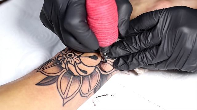 Traditional Flower Tattoo Time Lapse смотреть онлайн
