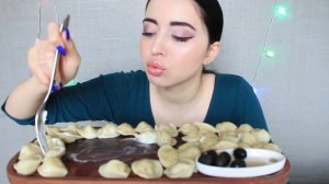 НАШИ ПЕРЕПИСКИ БУДУТ ЧИТАТЬ ? ПЕЛЬМЕНИ / MUKBANG Ayka Emilly