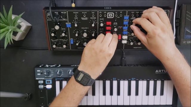 Behringer Model D + Arturia Keystep - 80's Action Sequence смотреть онлайн