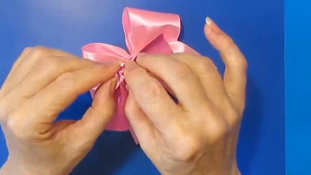 Как Быстро сделать Красивые банты своими руками.Как завязать бант из атласных лент.Декор подарка.