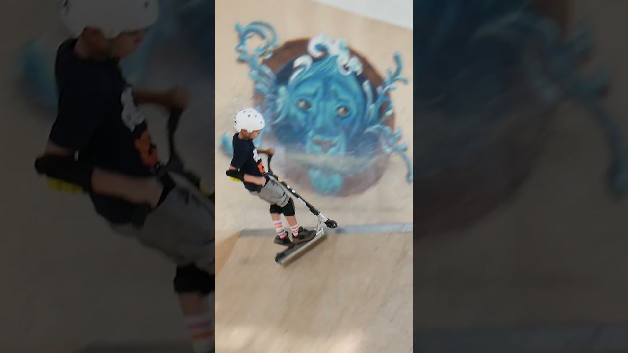 Трюки на самокате в скейт парке BunnyHop смотреть онлайн