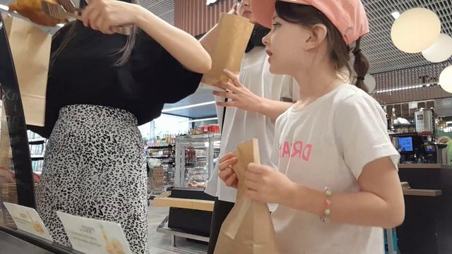 VLOG: мой выходной | выгнали из дома | поездка в больницу | прогулка с девчонками смотреть онлайн