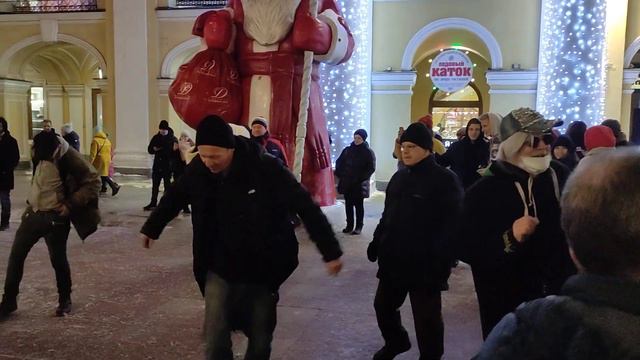 Leningrad - "WWW Ленинград", кавер группа "Айдахо" отмечает Старый Новый год на Невском проспекте.. смотреть онлайн