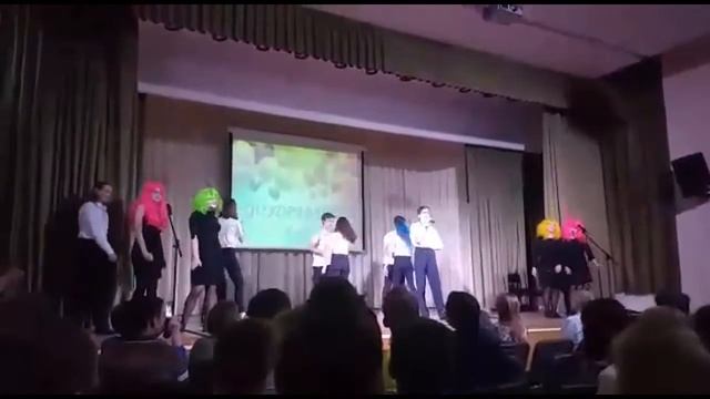 Иван Коровин и 9 класс В - День Рождения школы 2007 смотреть онлайн