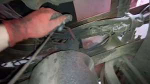 Вольво ВНЛ 670 установка ручного крана уровня задней пневмоподвески /// готовлю машину к работе