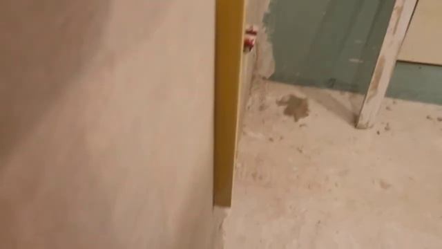 Штукатурка стен под маяк. Ровно и качественная работа.