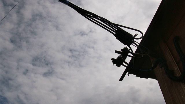 Как подключить электричество. Как завести электричество в дом. Как собрать электрощиток. смотреть онлайн