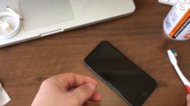 На iPhone плохо слышно собеседника при разговоре? Чистка динамика. смотреть онлайн