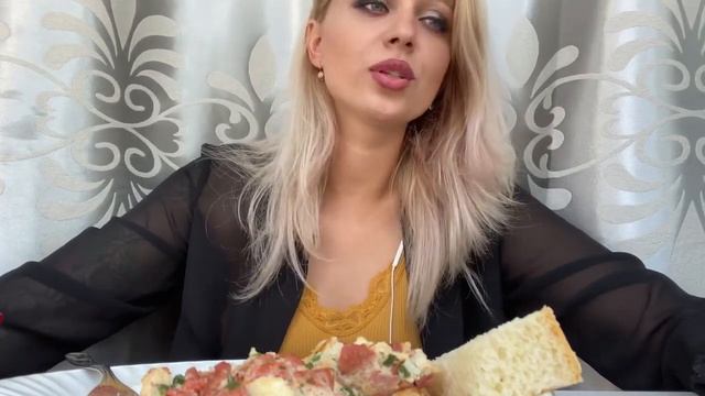 Мукбанг MUKBANG Завтрак омлет с колбасой Много лука не бывает , особенно перед свиданием ? смотреть онлайн