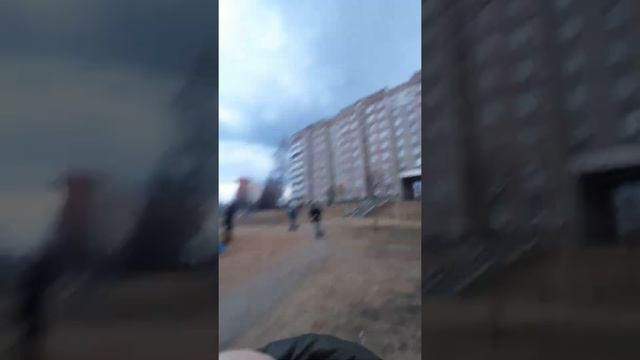 Быстрый гонки на самокатах с спуска смотреть онлайн