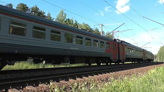 ЭД4М-0410 с омскими вагонами сообщением Каменск-Уральский - Екатеринбург-Пасс смотреть онлайн