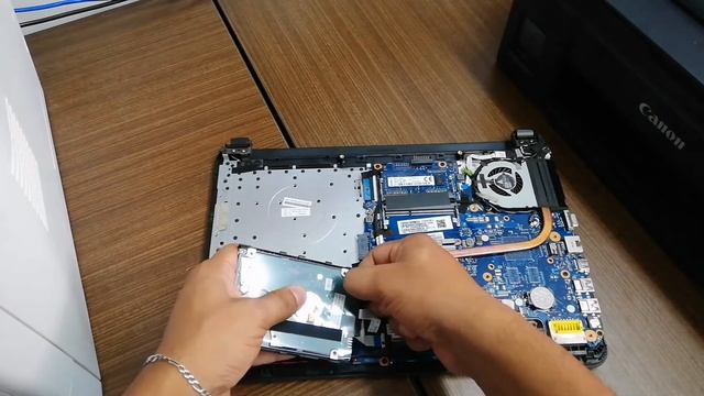 Cambio de Disco Duro PC Portátil hp TPN-i120 - SSD Adata 240 GB смотреть онлайн