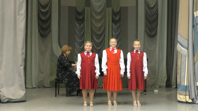 «Муравьиный фонарщик», «Давайте дружить» Вокальное трио: Шевелева И., Демидова Е., Суворова Д. смотреть онлайн