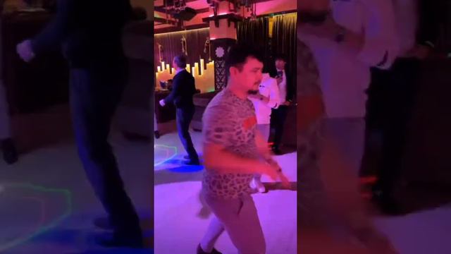 RUSTAM RAHMONOV ISKANDARNI UYIGA BORIB BMVNI KO'RSATDI.XAMMA KO'RSIN!