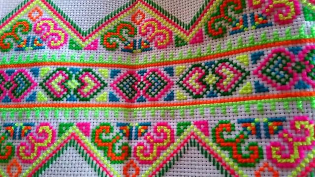 paj ntaub sev tawm ntsiab zoo nkauj heev смотреть онлайн