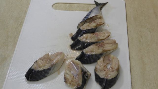 Жарим Скумбрию без запаха. Пряная скумбрия на сковороде с беконом. /Fried mackerel with bacon смотреть онлайн