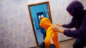 УЧИЛКА ПРЕДАТЕЛЬ АМОНГ АС В ШКОЛЕ? AMONG US #3 В РЕАЛЬНОЙ ЖИЗНИ