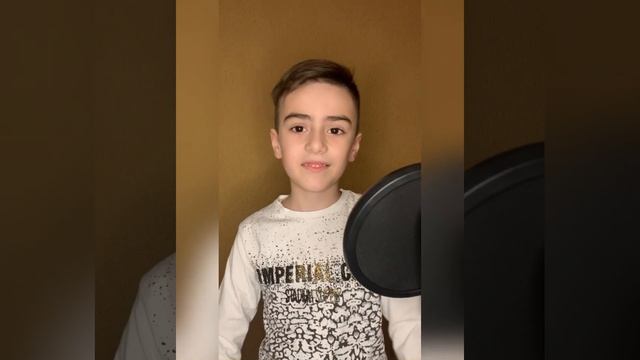 Стих «Женщина» читает Марикян Константин смотреть онлайн