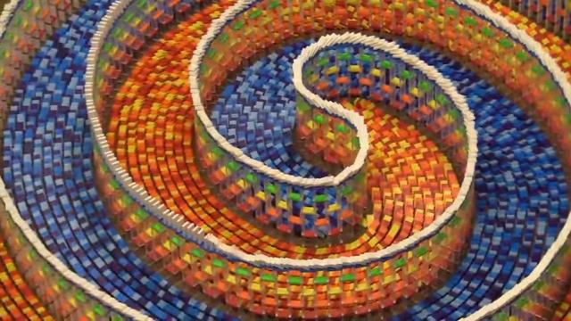 Изумительная спираль. 15000 домино. смотреть онлайн