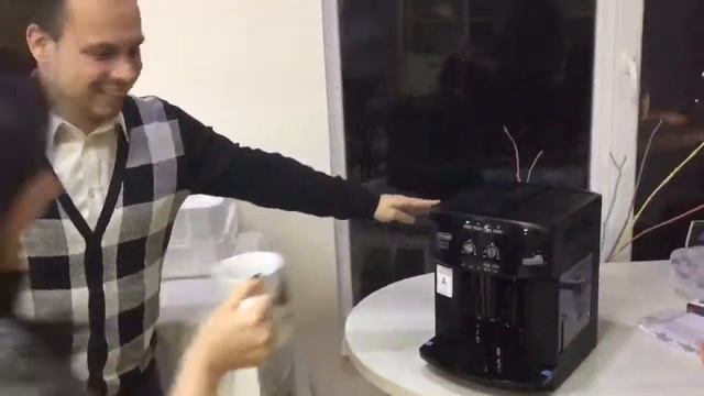 Кавова машинка чекає свого щасливого власника! смотреть онлайн