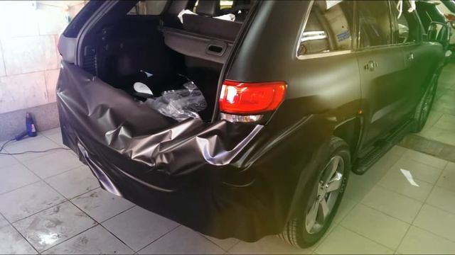 Jeep Grand Cherokee оклейка в черный мат. смотреть онлайн