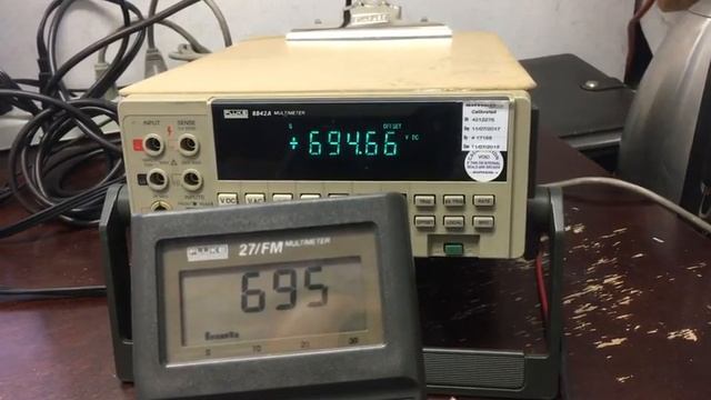 Fluke 27/FM DMM vs. Calibrated Fluke8842a (0-1000V dc) смотреть онлайн