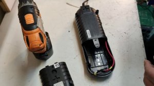 Замена аккумулятора Powercom WOW-300